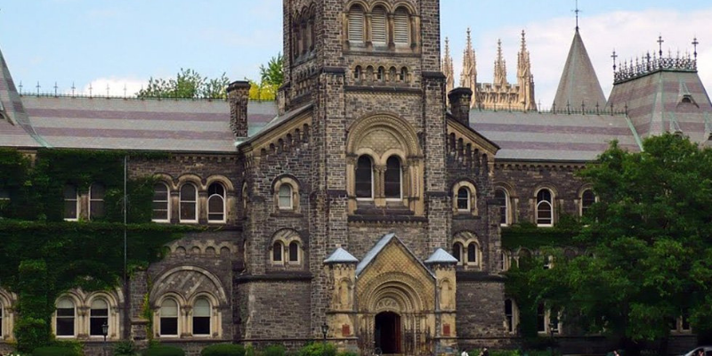 University of Toronto - Study in Canada from USA with Scholarship